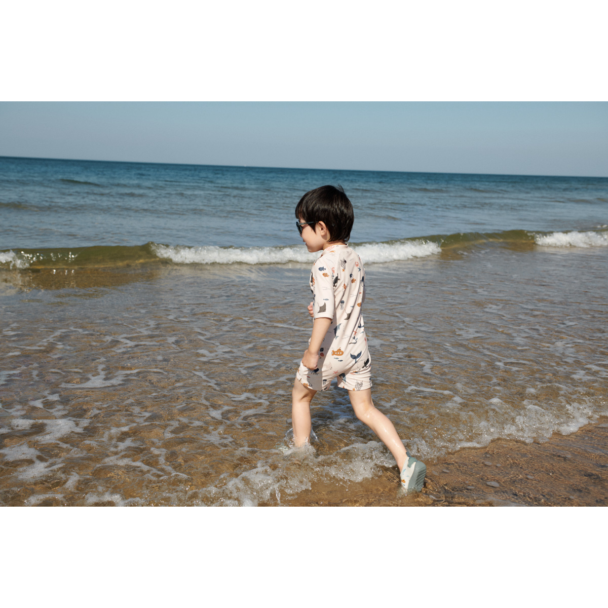 LIEWOOD Max Svømmedragt med UV Beskyttelse - Sea creature / Sandy - Badedragt