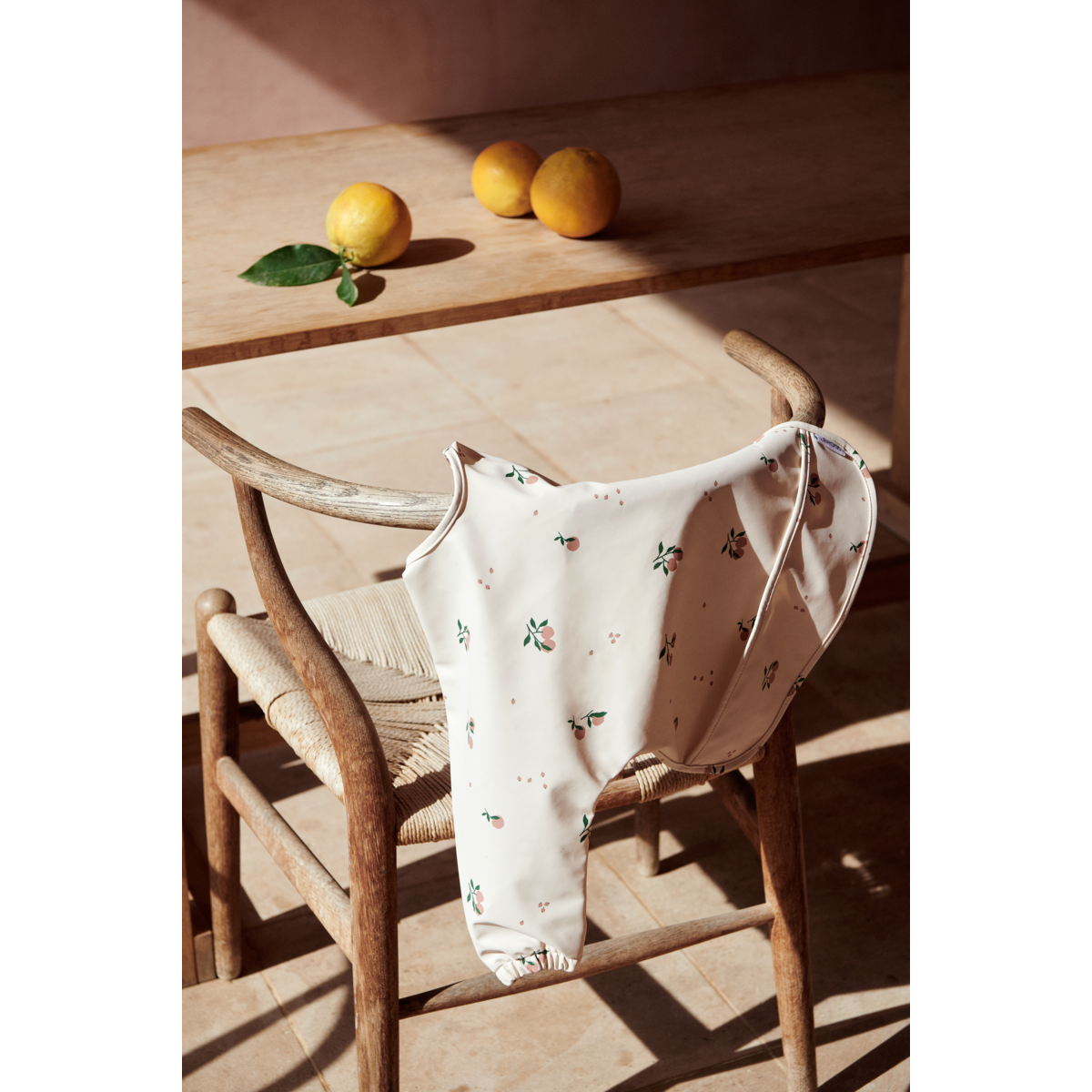 LIEWOOD Merle hagesmæk med ærmer - Peach / Sea shell mix - Spiseforklæde