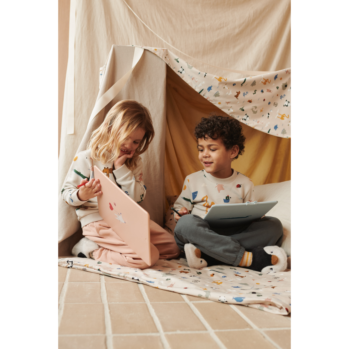 LIEWOOD ZORA LCD-tegnetavle 13,5 tommer - Around the world / Sandy - Kreativt legetøj