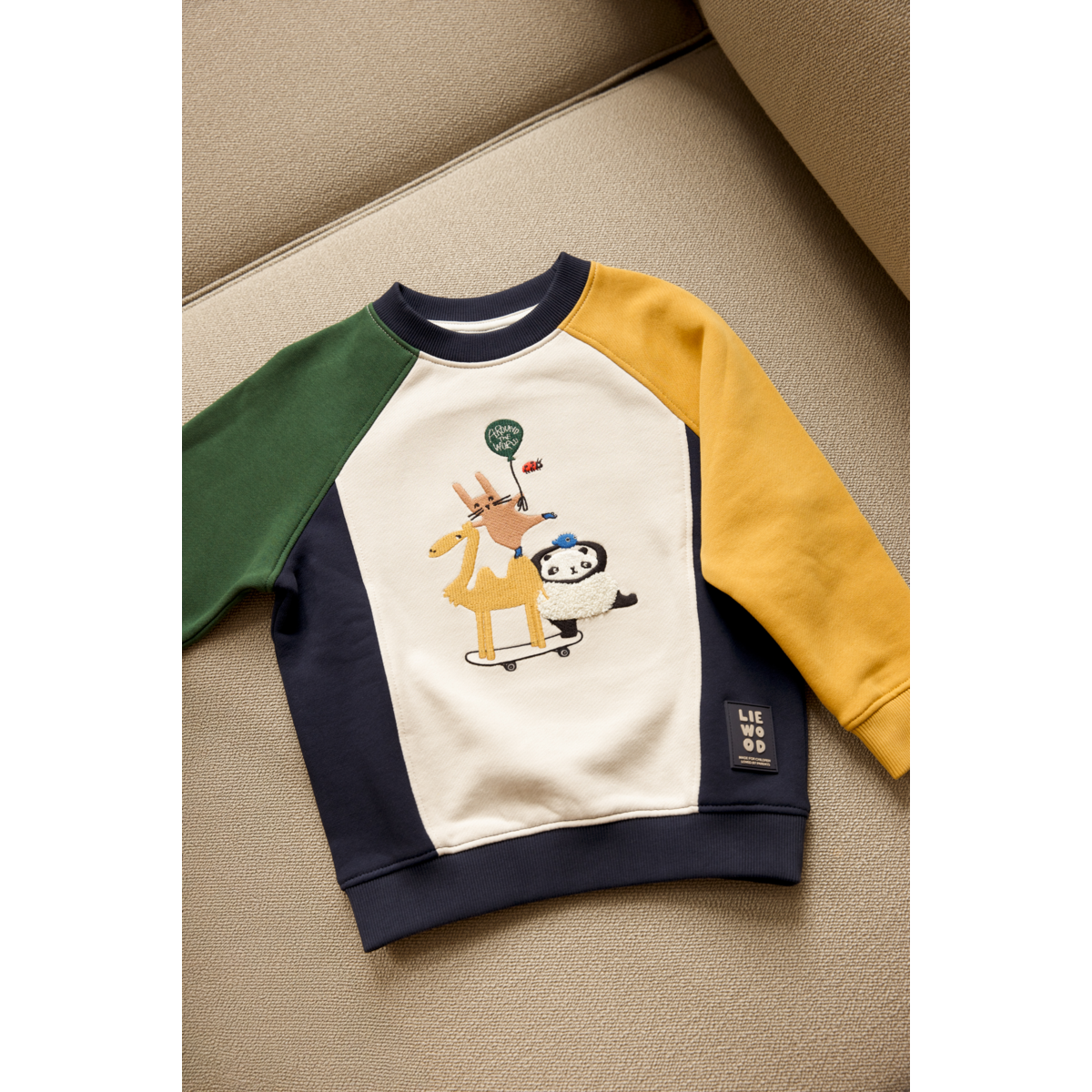 AUDE Sweatshirt med print - Friends / Sandy / Classic navy multi mix