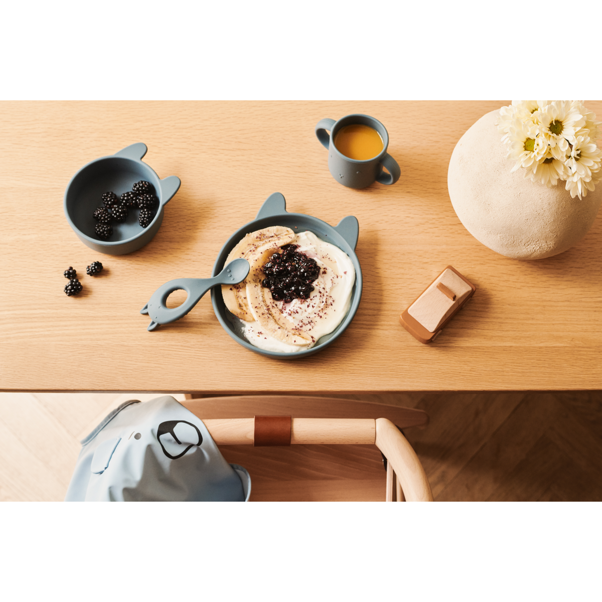 LIEWOOD Vivi spisestel i silikone 4-pak baby - Rabbit whale blue - Børneservice sæt