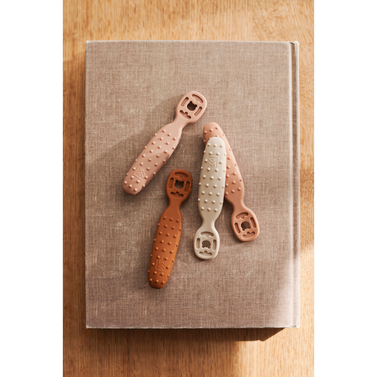 LIEWOOD Caelia Baby Læringsskeer 4 stk - Pale tuscany multi mix - Bestik