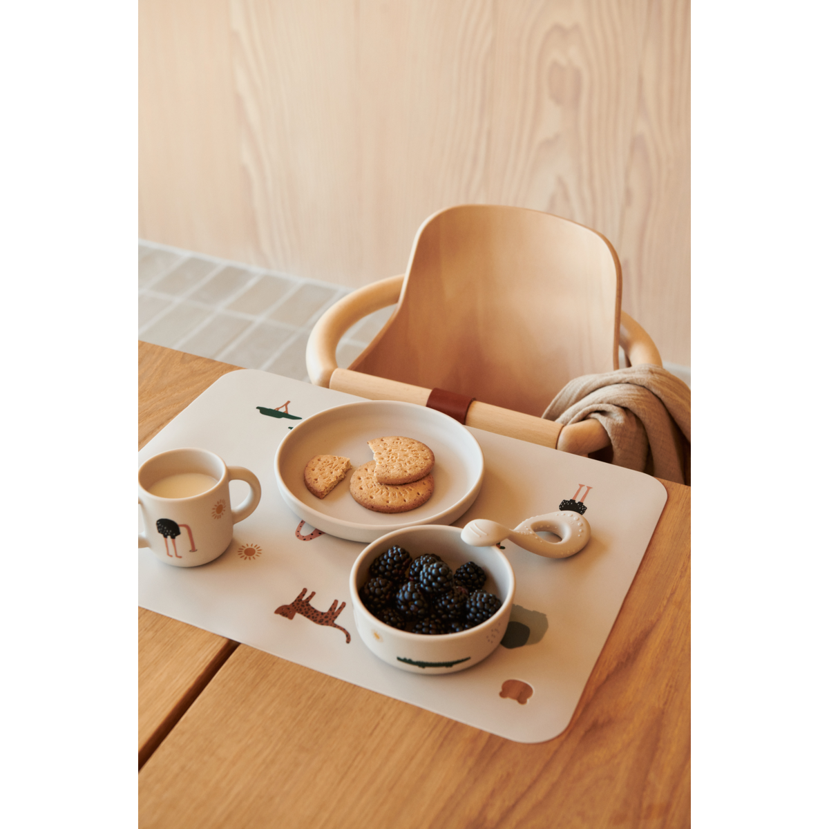 LIEWOOD Vivi Service i Silikone - Safari sandy mix - Børneservice sæt