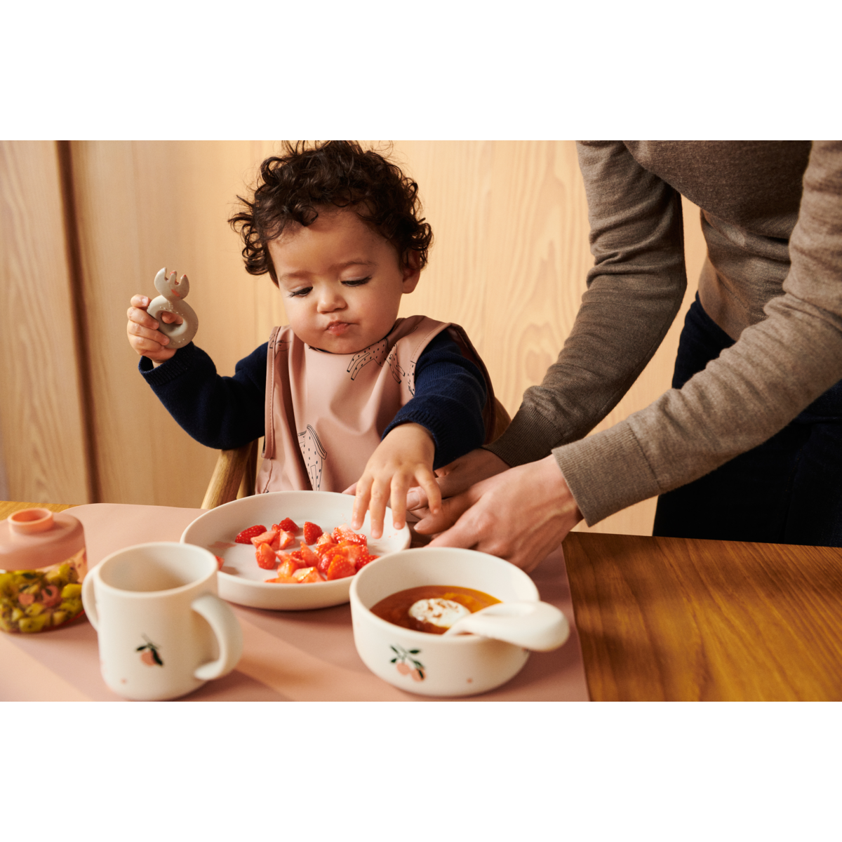 LIEWOOD Vivi Service i Silikone - Peach / Sea shell mix - Børneservice sæt