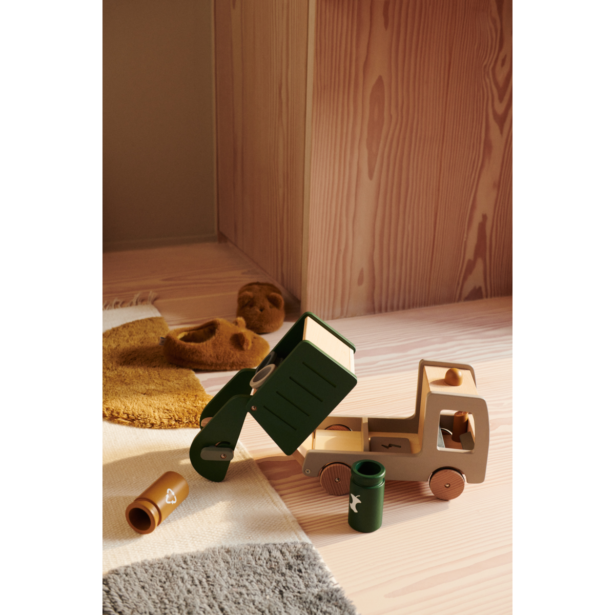 LIEWOOD Irina Skraldebil Med Affaldssortering - Garden green multi mix - FORUDSÆT SPIL