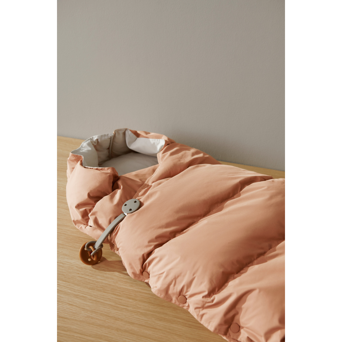 LIEWOOD Orion kørepose 2.5 Tog - Oat - Sovepose