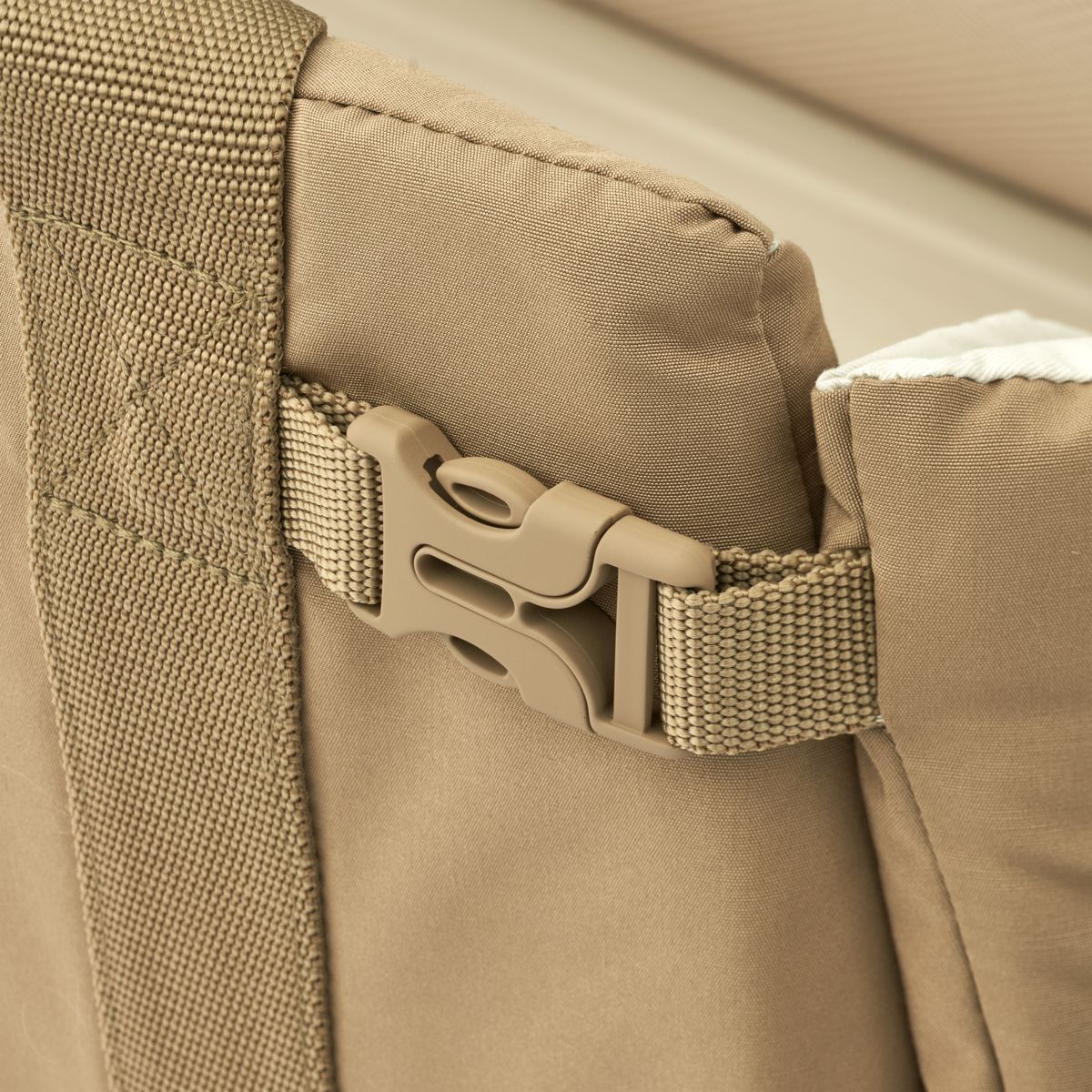 LIEWOOD Amber baby nest og lift - Oat - Babylift