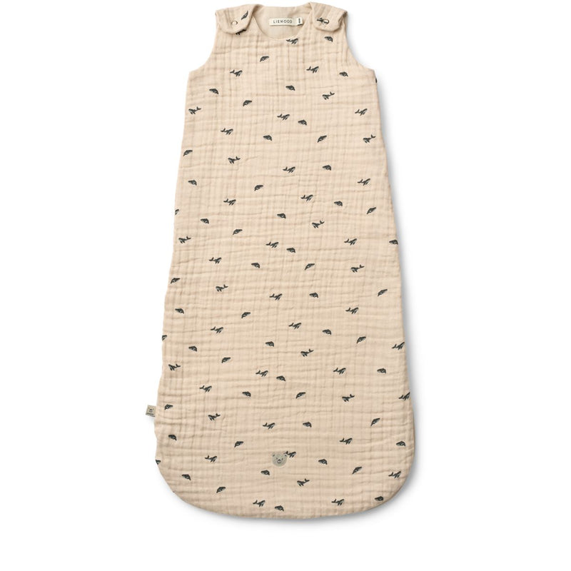 LIEWOOD FLORA Sovepose med Print - Mini whale / Sandy - Sovepose