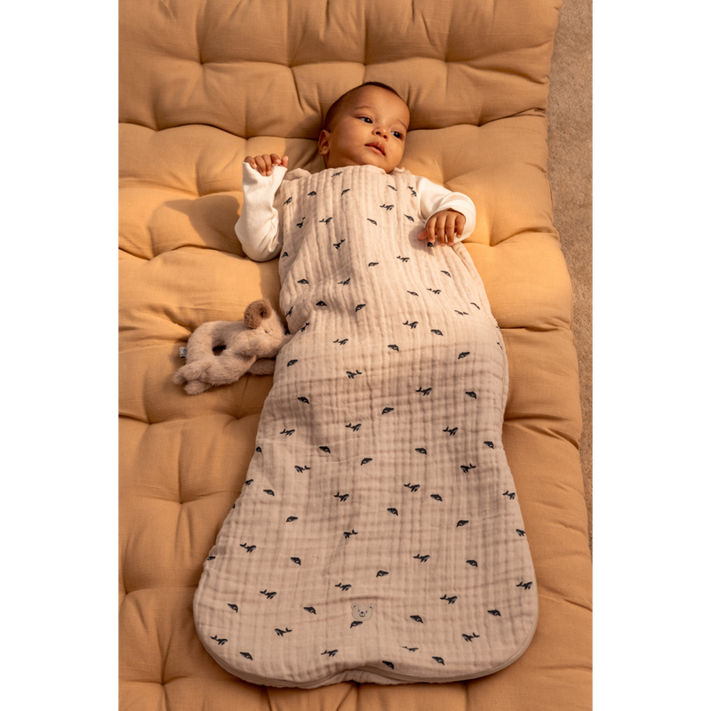 LIEWOOD FLORA Sovepose med Print - Mini whale / Sandy - Sovepose
