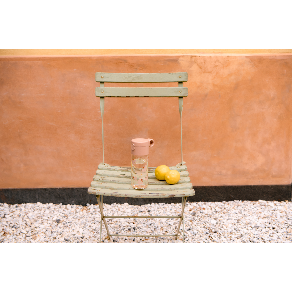 CLEMENCE Flaske i tritan - Butterfly / Apple blossom