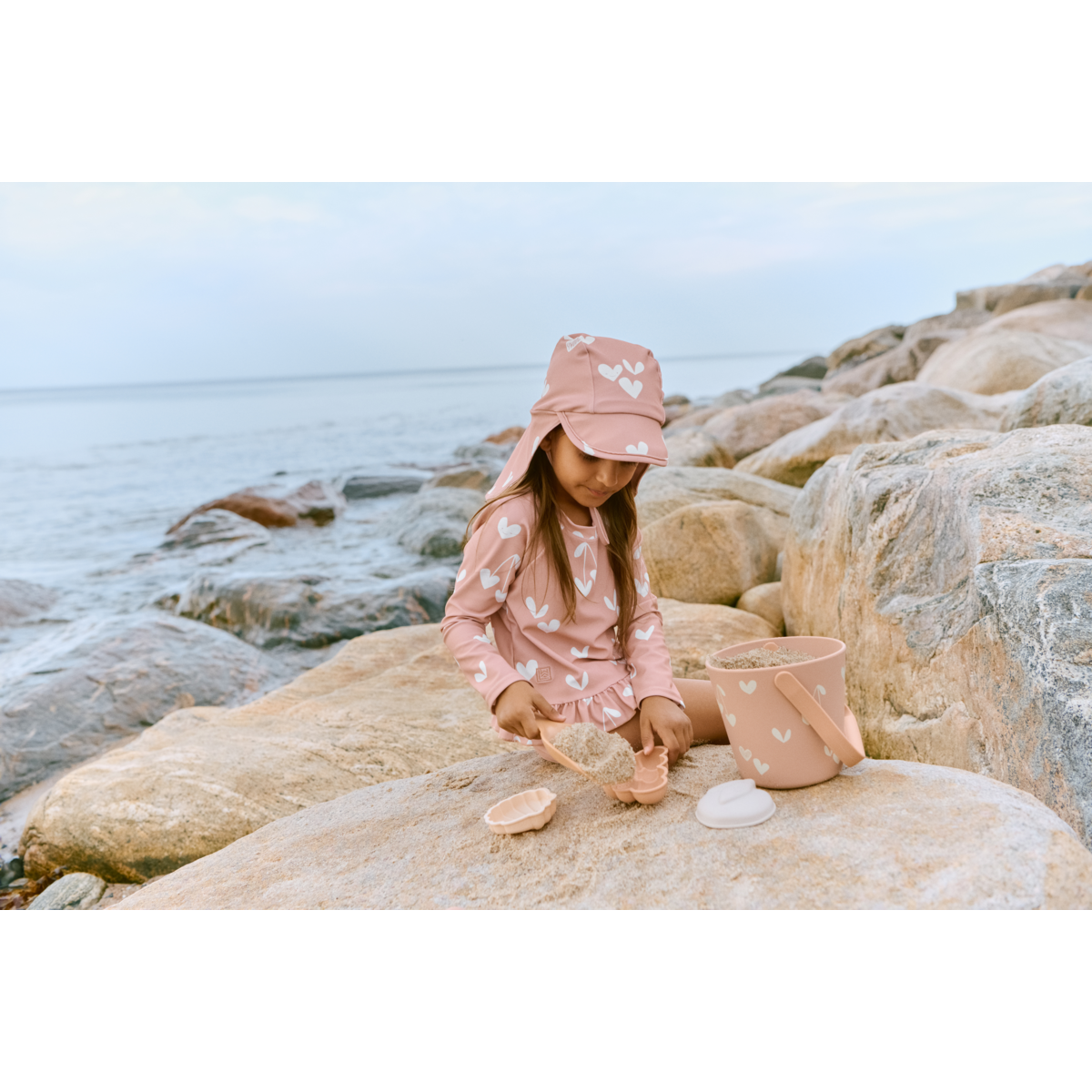 LIEWOOD GILMA Sweethearts Strandsæt - Sweethearts / Pale tuscany - SANDLEGETØJ