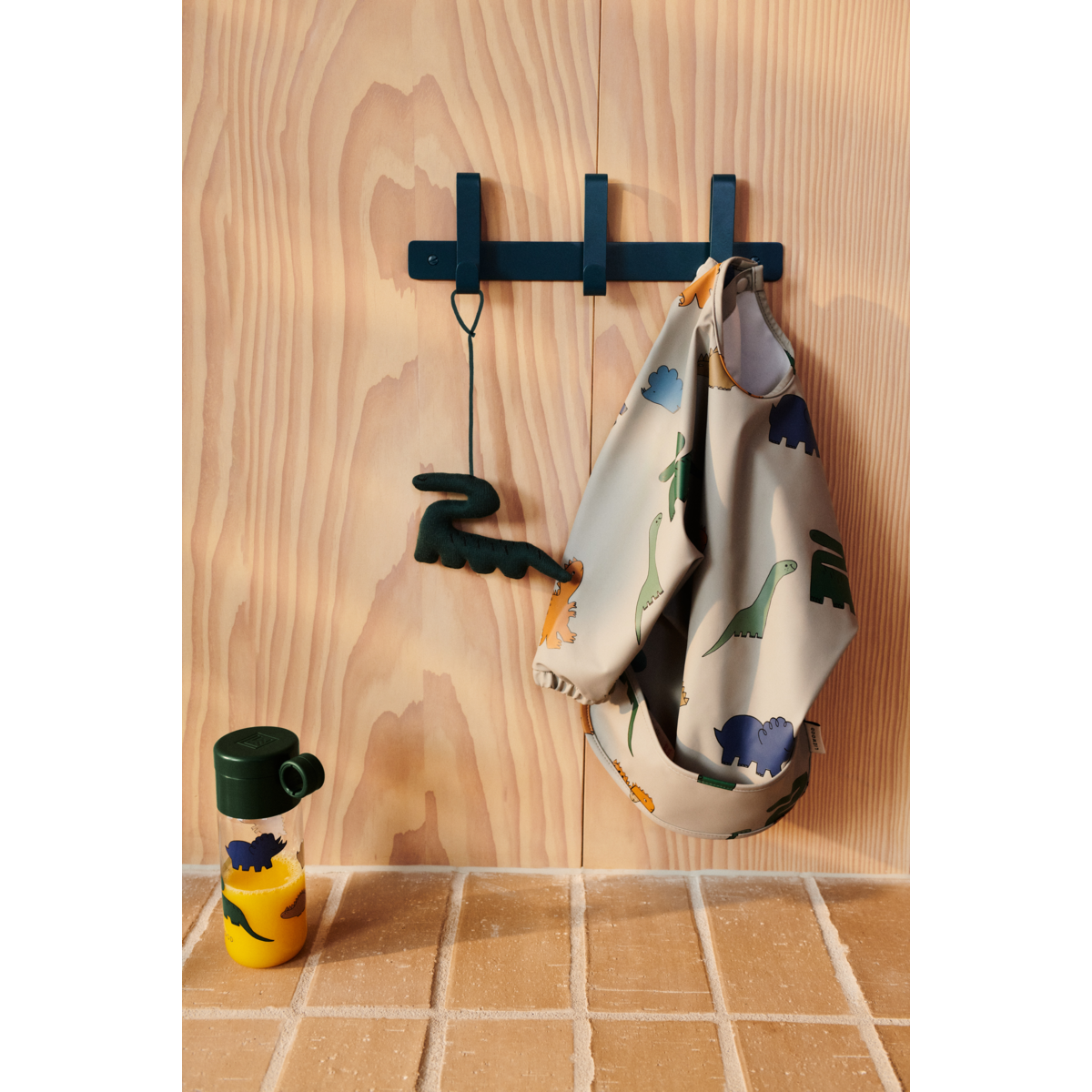 LIEWOOD Merle Hagesmæk Med Ærmer Og Print - Dinosaurs / Mist - Spiseforklæde