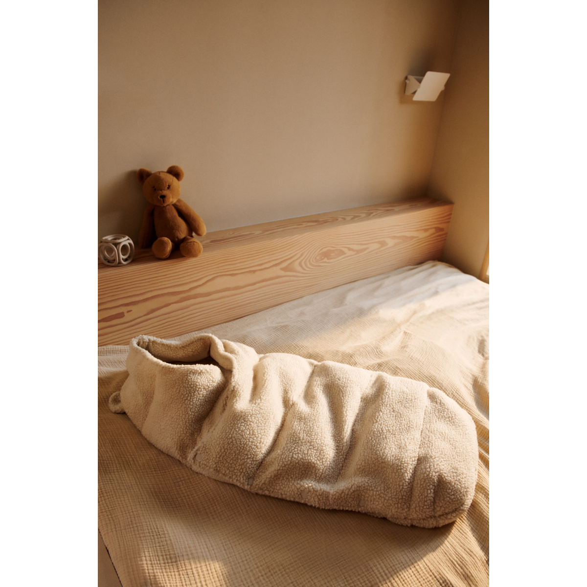LIEWOOD Orion kørepose i teddy - Sandy - Sovepose