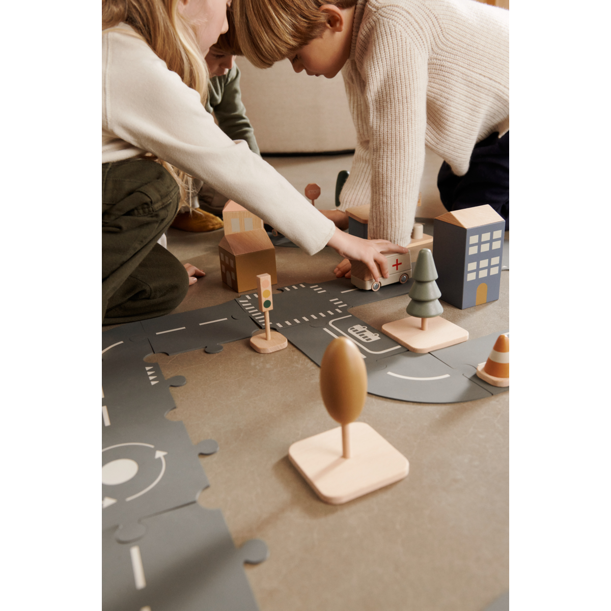 LIEWOOD Village busstop - Whale blue mix - Dukkehus & accessories